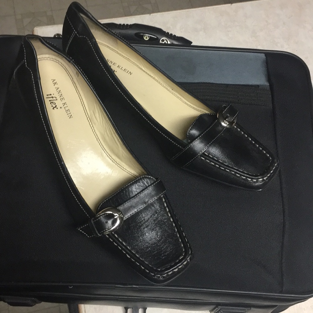 END OF YEAR SALE  AK ANNE KLEIN IFLEX SIZE 9 1/2